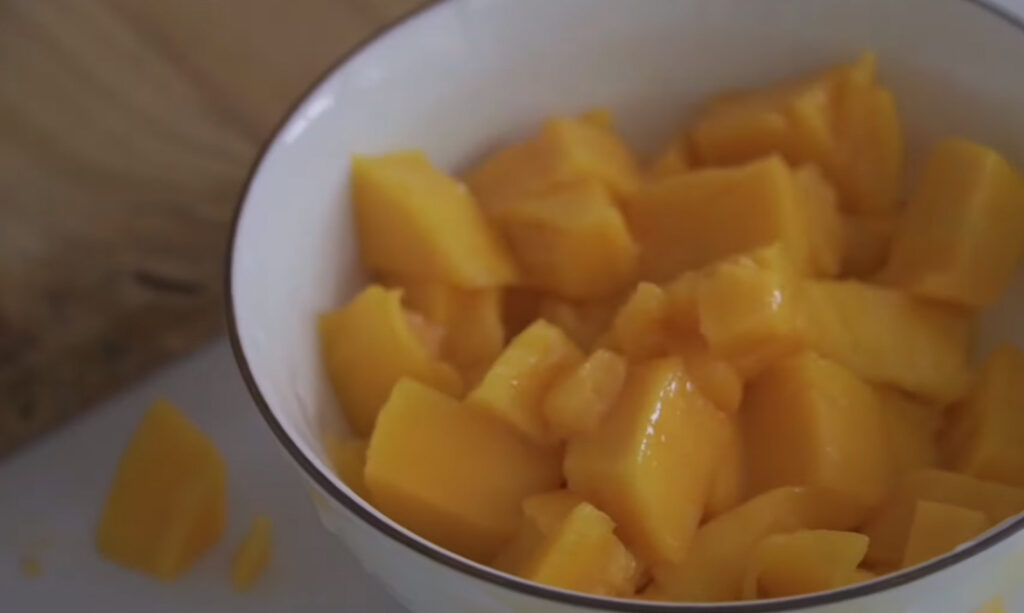 Mango Pulps Cutting